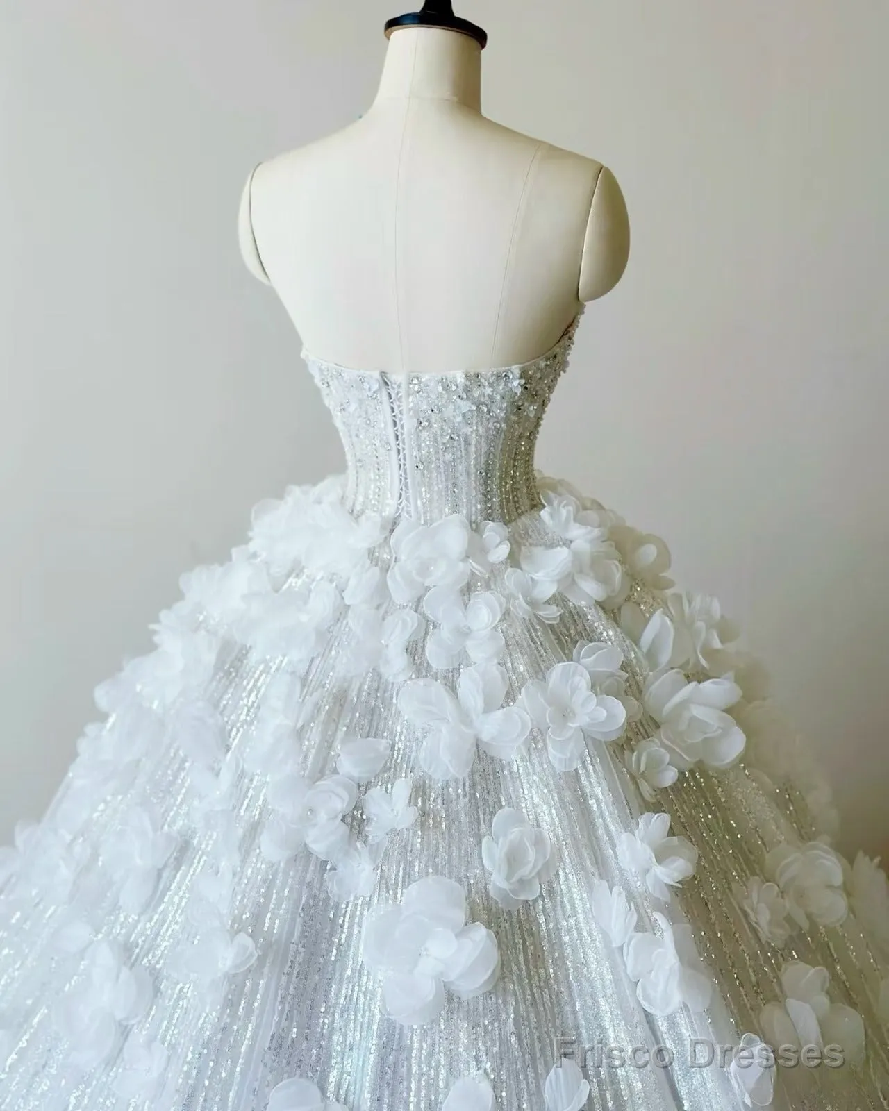 Timeless Ball Gown Sweetheart Sequin Floral White Wedding Dresses Brides Dress